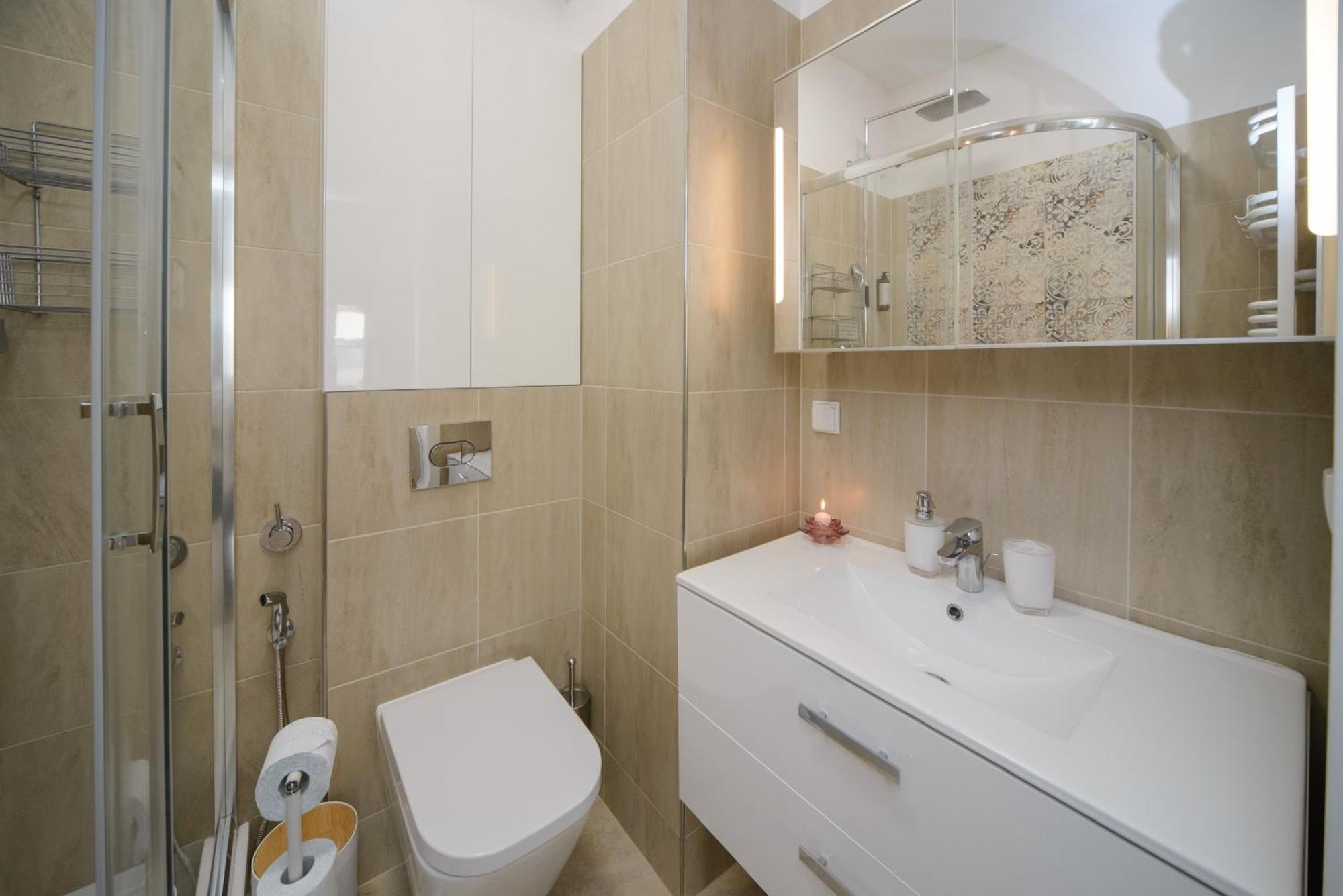 Maya's Flats & 81 - 3 Flat In Garnizon Apartment *